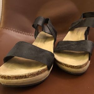 Black Wedges. Pierce Dumas, size 9.